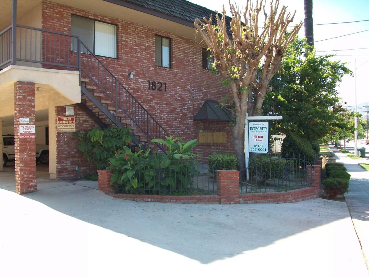 Apartment for rent at 1815-1821 Scott Rd, Burbank, CA 91504