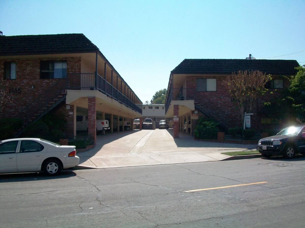Apartment for rent at 1815-1821 Scott Rd, Burbank, CA 91504