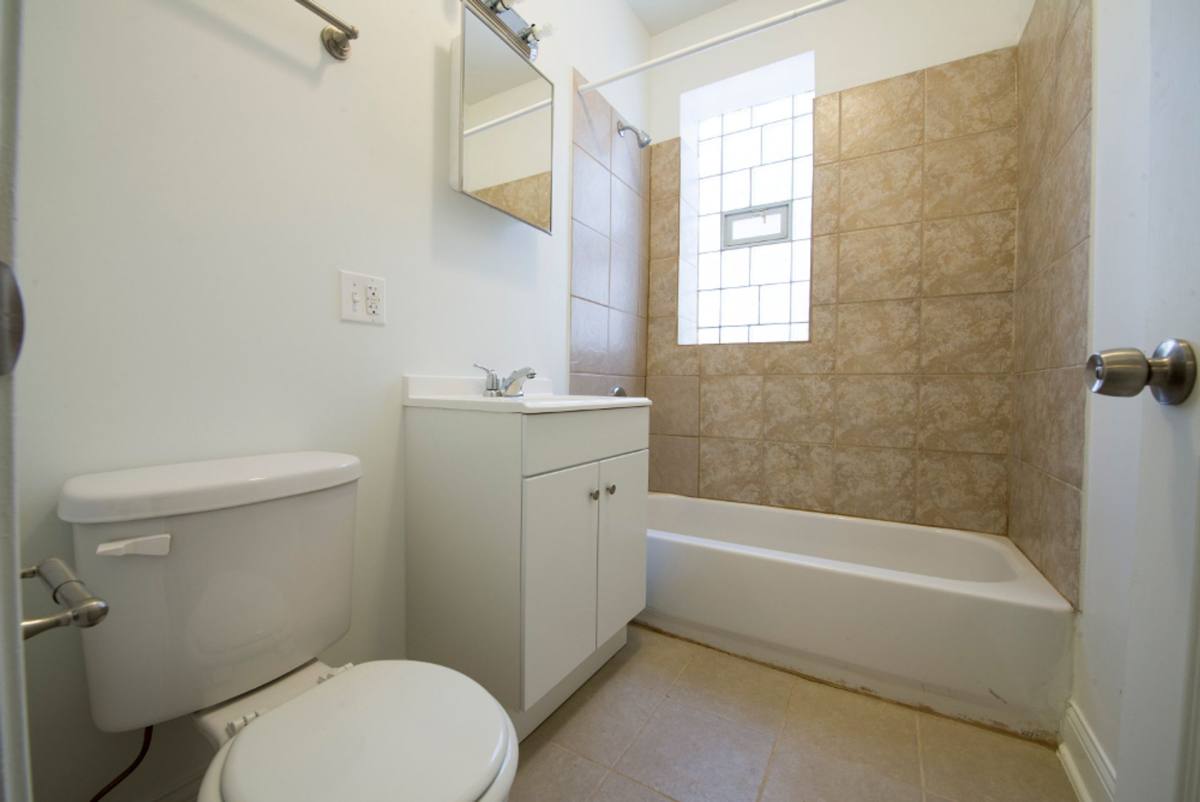 Apartment for rent at 3501 W Adams St, Chicago, IL 60624