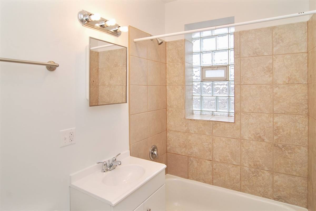 Apartment for rent at 3501 W Adams St, Chicago, IL 60624