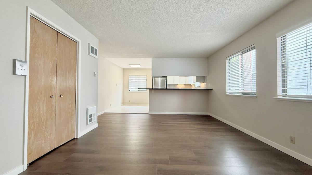 Apartment for rent at 266 Athol Ave, Oakland, CA 94606