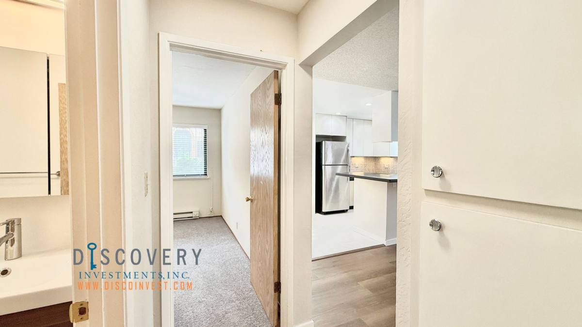 Apartment for rent at 266 Athol Ave, Oakland, CA 94606