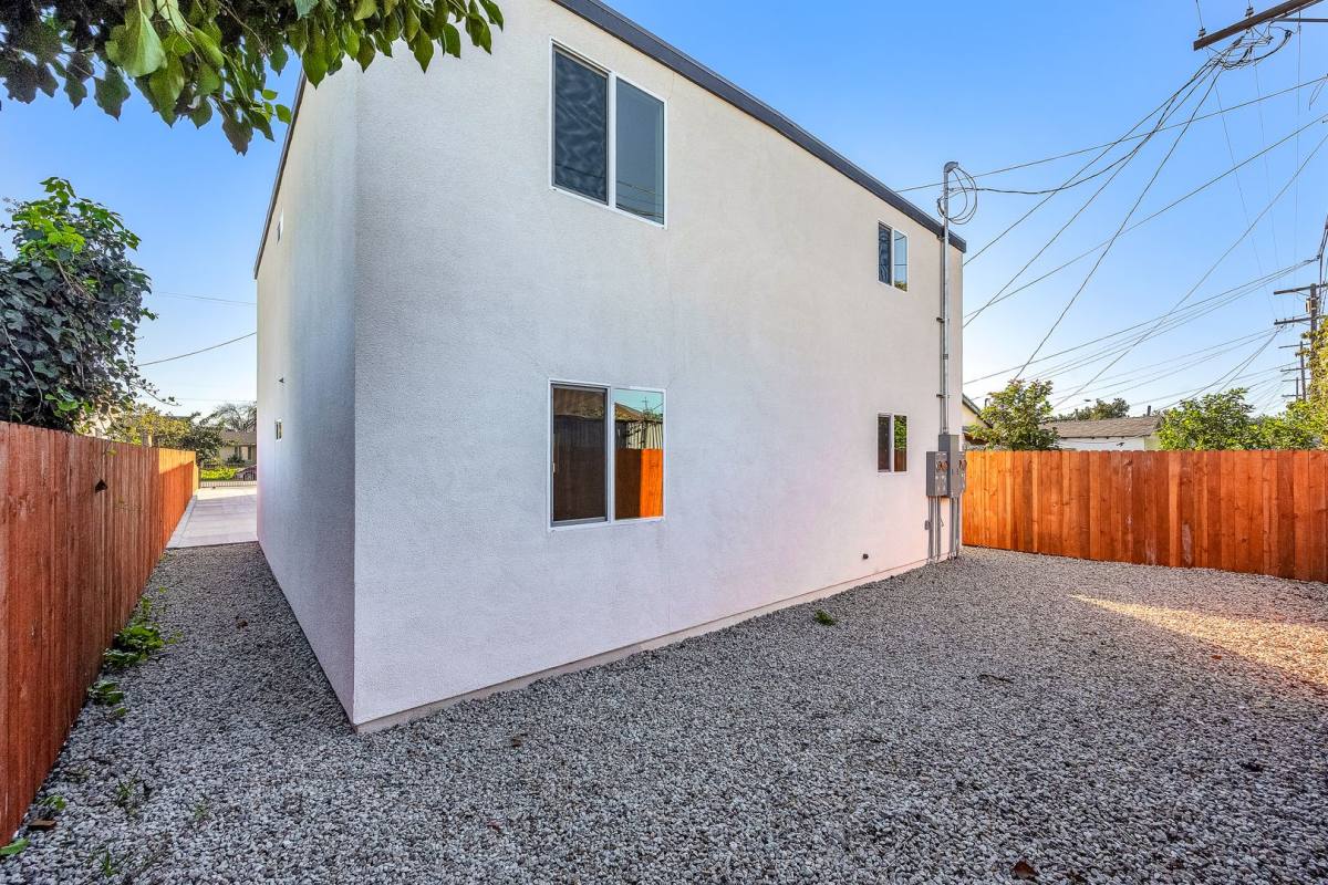 Apartment for rent at 239 E 65th St, Los Angeles, CA 90003
