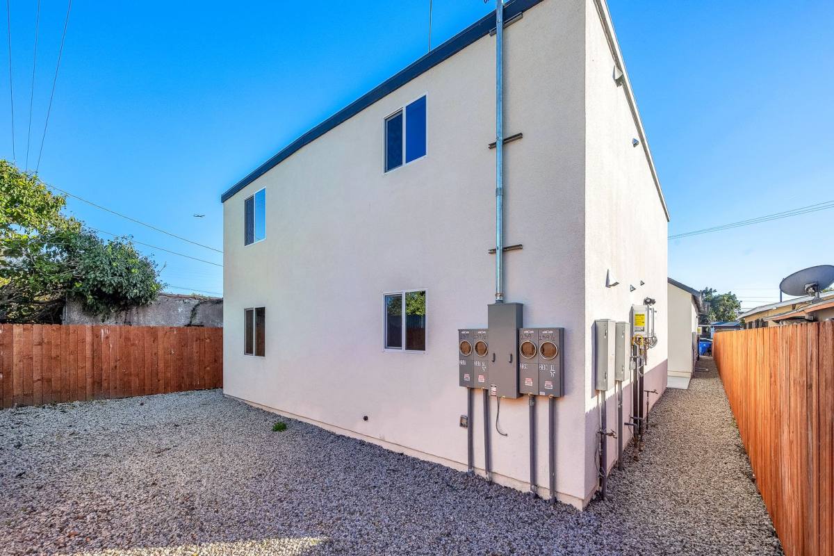 Apartment for rent at 239 E 65th St, Los Angeles, CA 90003