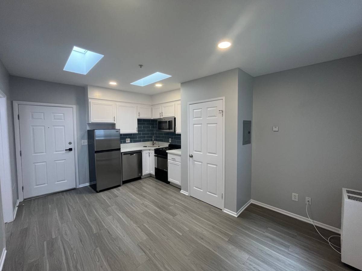 Apartment for rent at 1015 2nd St, Santa Monica, CA 90403