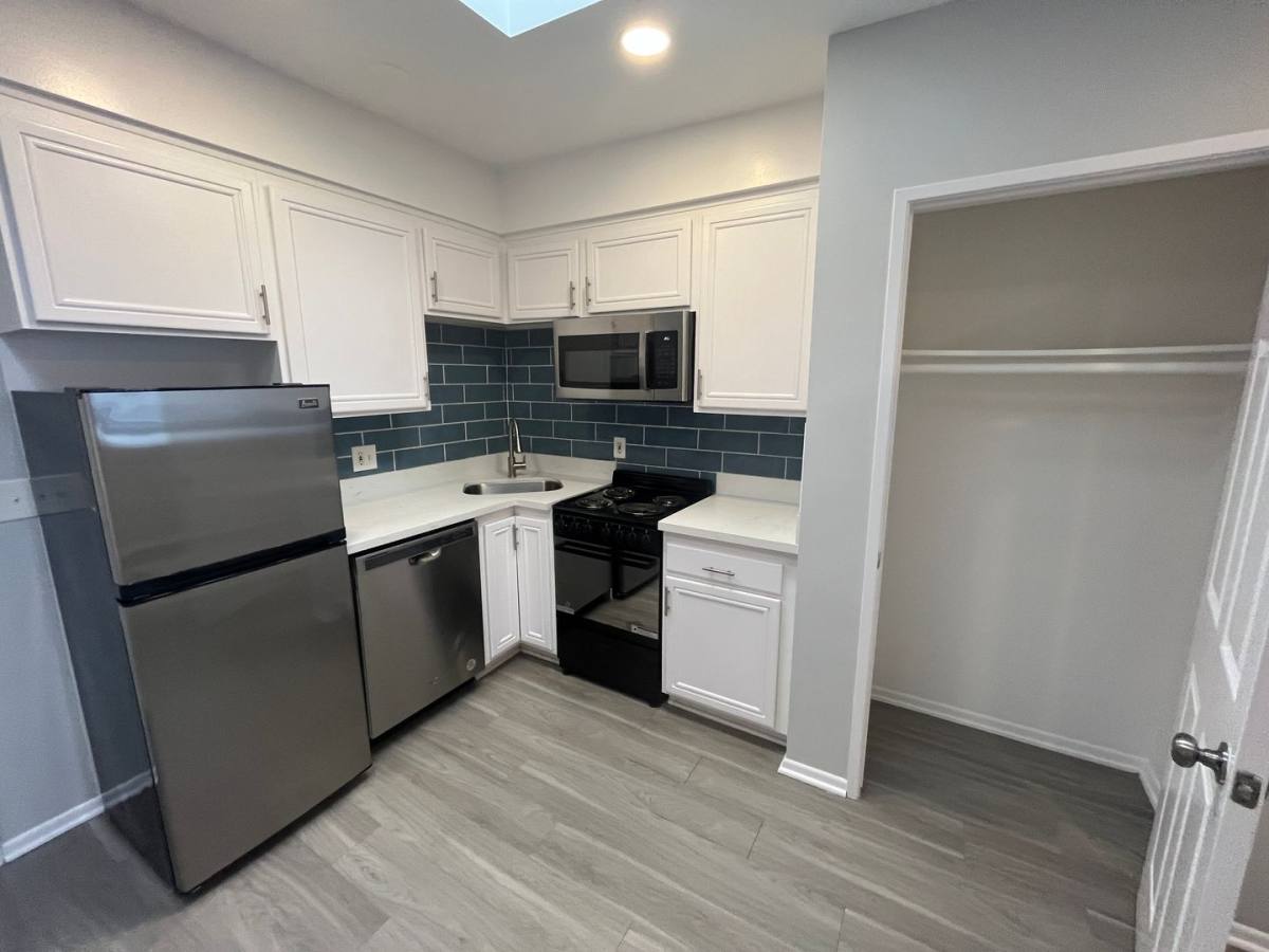 Apartment for rent at 1015 2nd St, Santa Monica, CA 90403