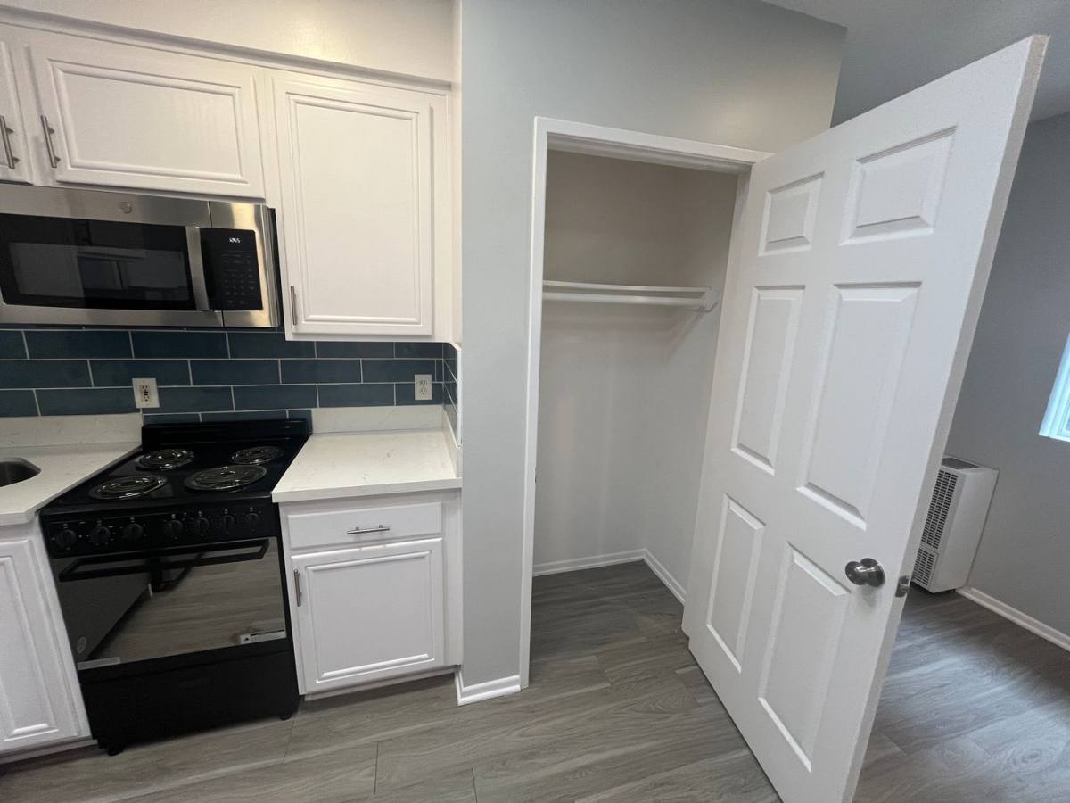 Apartment for rent at 1015 2nd St, Santa Monica, CA 90403