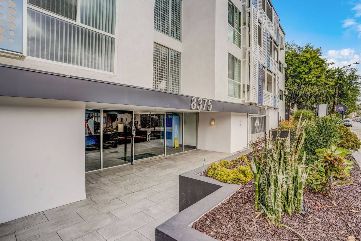 Apartment for rent at 8375 Fountain Ave, West Hollywood, CA 90069