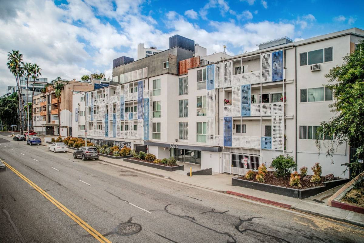 Apartment for rent at 8375 Fountain Ave, West Hollywood, CA 90069