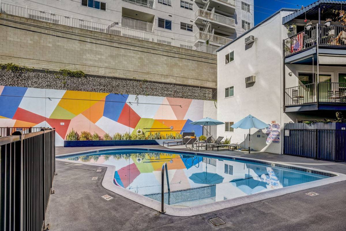 Apartment for rent at 8375 Fountain Ave, West Hollywood, CA 90069