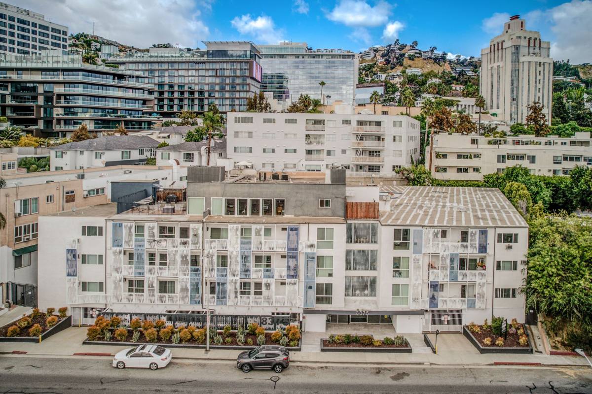 Apartment for rent at 8375 Fountain Ave, West Hollywood, CA 90069