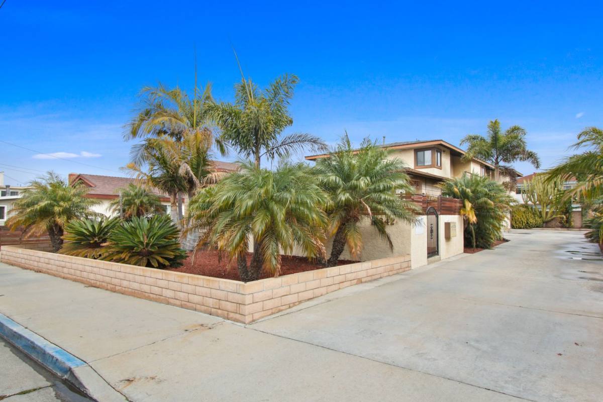 Apartment for rent at 16842 Hoskins Lane #A, Huntington Beach, CA 92649