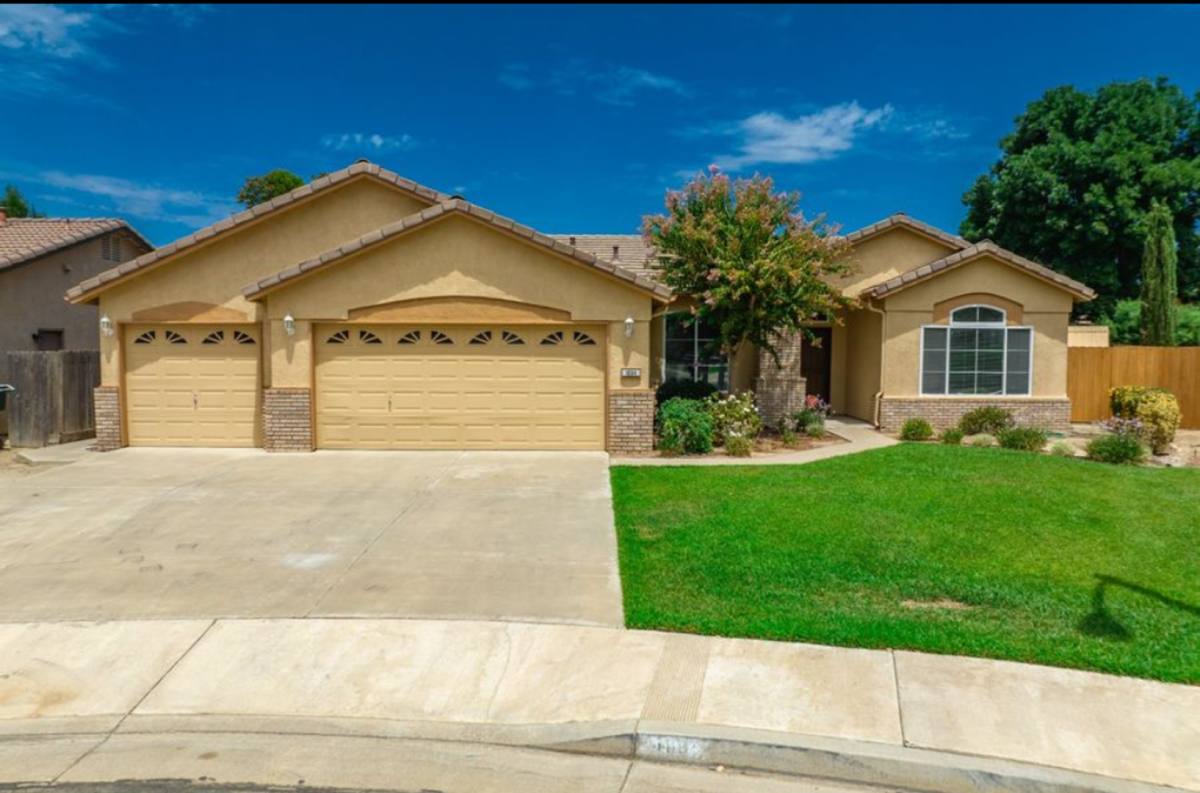 House for rent at 1004 W Orange St, Hanford, CA 93230