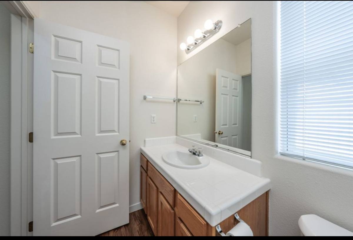 House for rent at 1004 W Orange St, Hanford, CA 93230