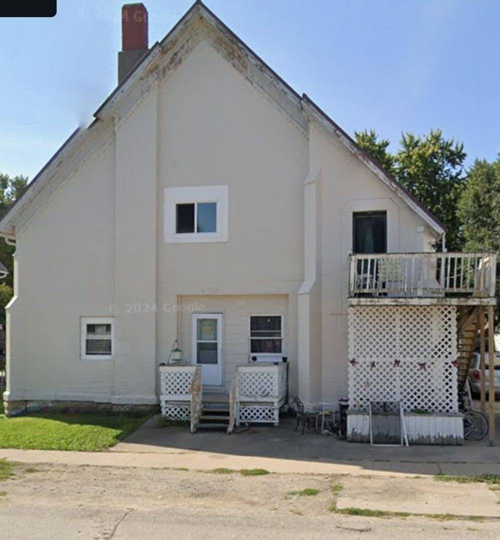 Apartment for rent at 209 W Main St, Lisbon, IA 52253
