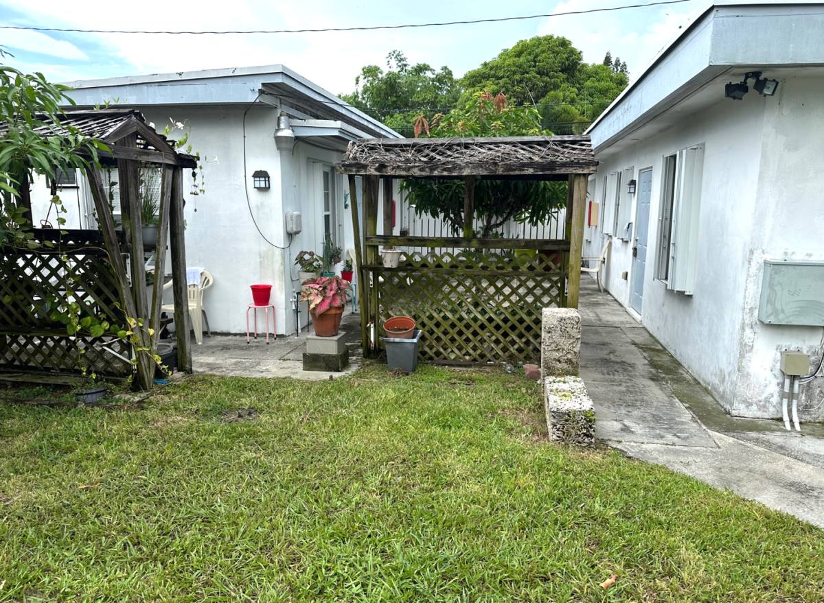 Townhouse for rent at 31 SW 10 St, Dania, FL 33004