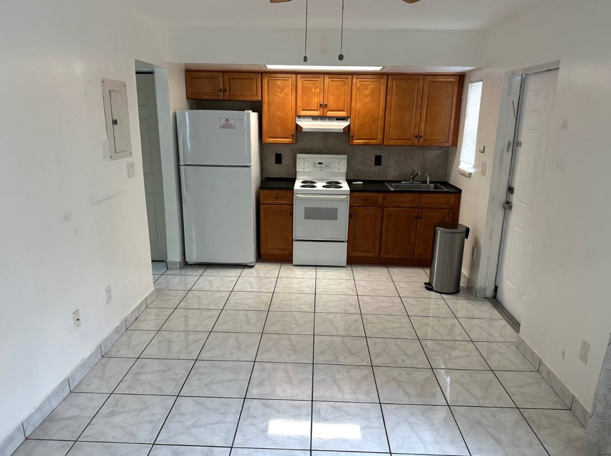 Townhouse for rent at 31 SW 10 St, Dania, FL 33004