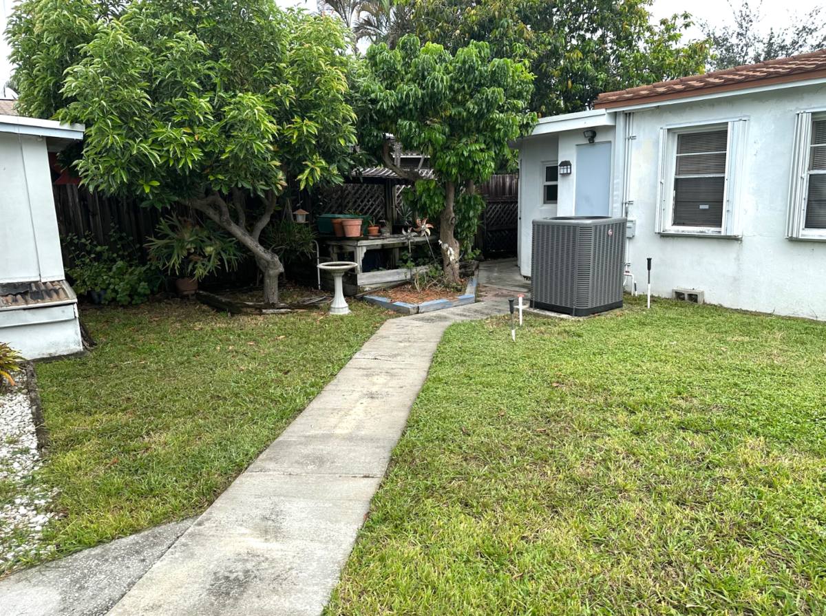 Townhouse for rent at 31 SW 10 St, Dania, FL 33004
