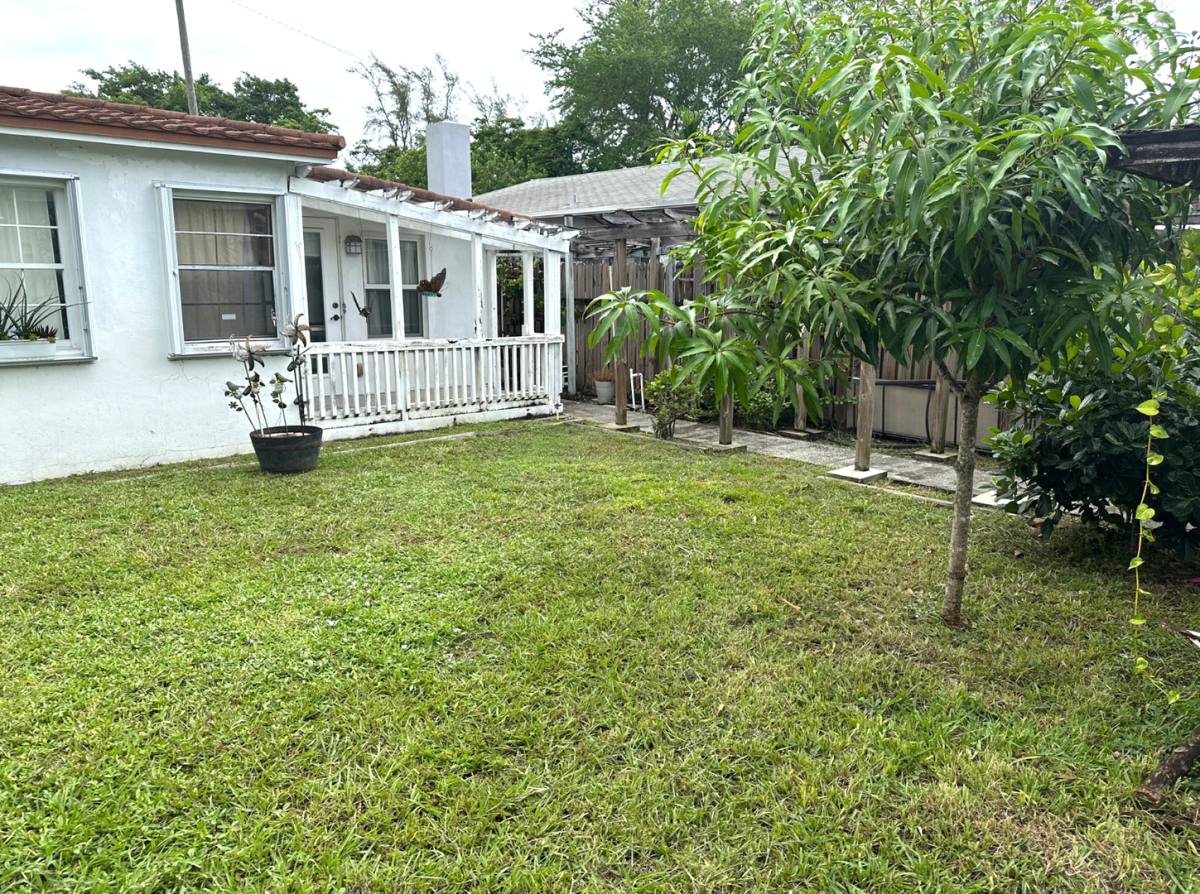 Townhouse for rent at 31 SW 10 St, Dania, FL 33004