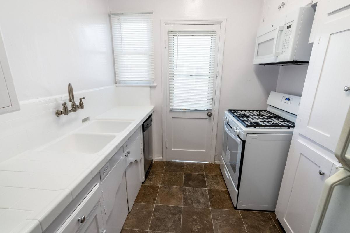 Apartment for rent at 147 N Hamilton Dr, Beverly Hills, CA 90211
