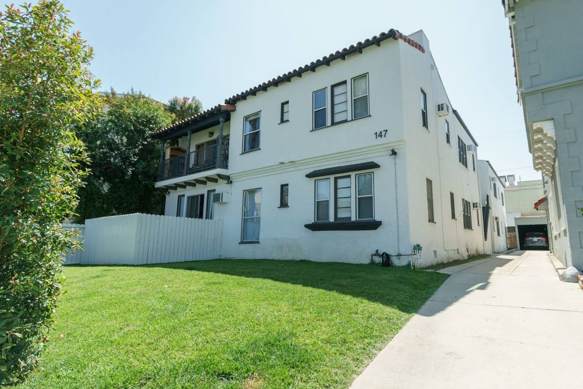 Apartment for rent at 147 N Hamilton Dr, Beverly Hills, CA 90211