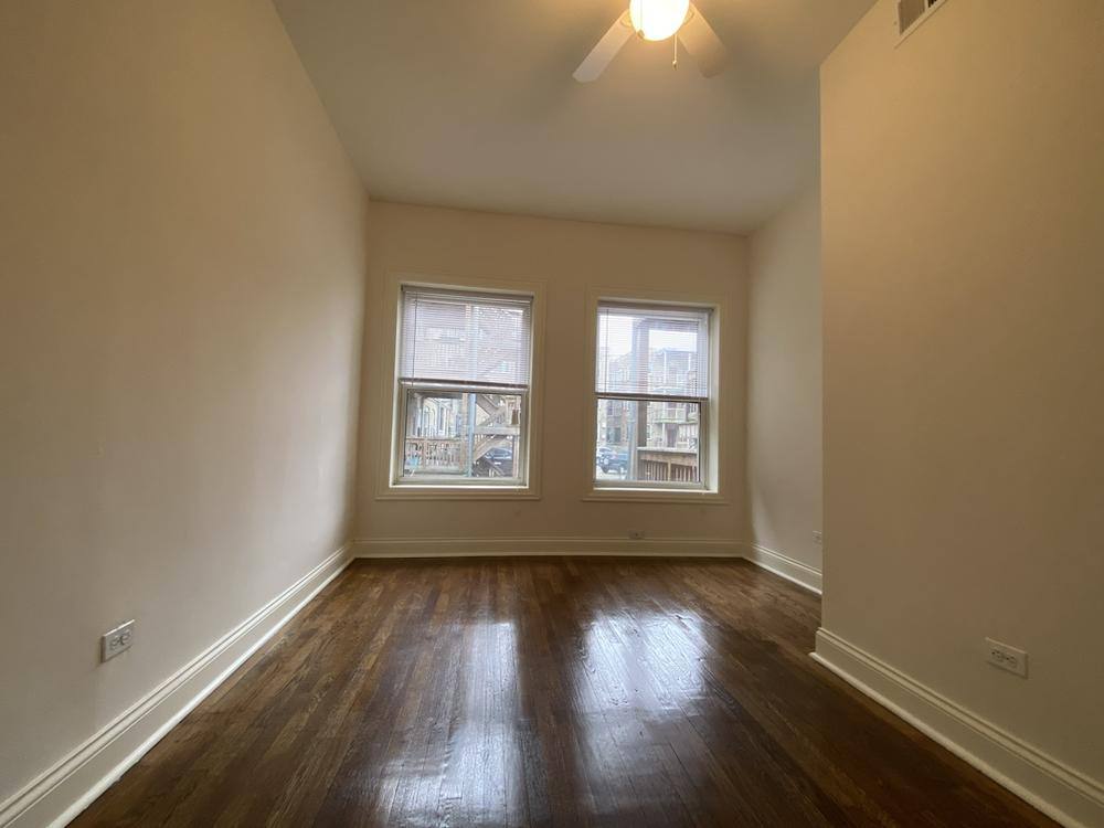 Apartment for rent at 901 W Agatite Ave #907-1, Chicago, IL 60640