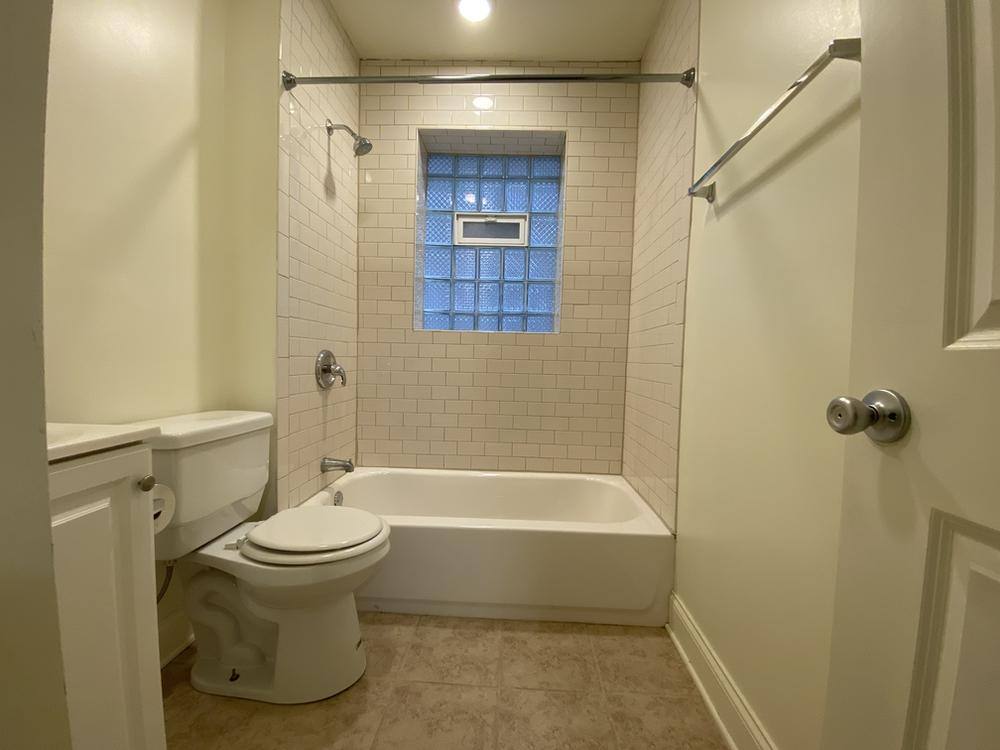 Apartment for rent at 901 W Agatite Ave #907-1, Chicago, IL 60640