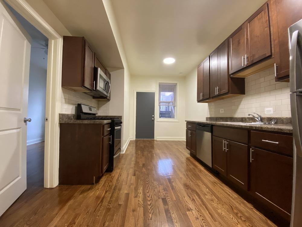 Apartment for rent at 901 W Agatite Ave #907-1, Chicago, IL 60640