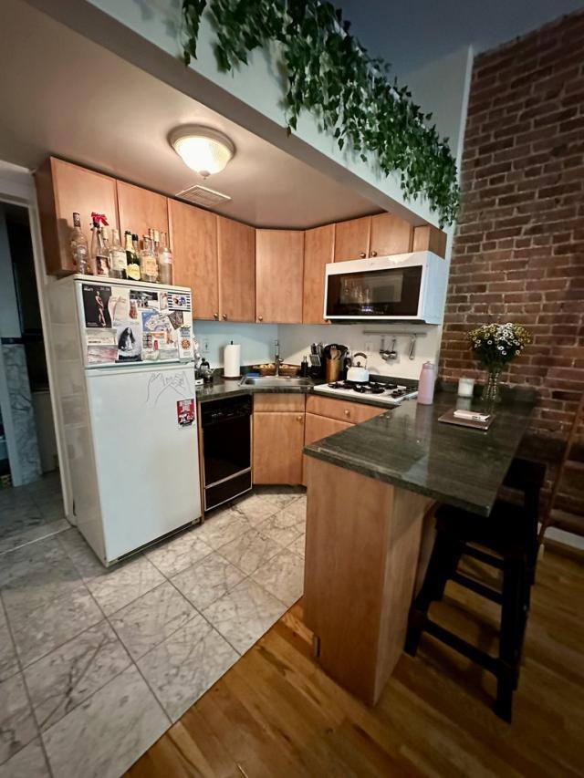 Townhouse for rent at 73 W 68th St #6, New York, NY 10023