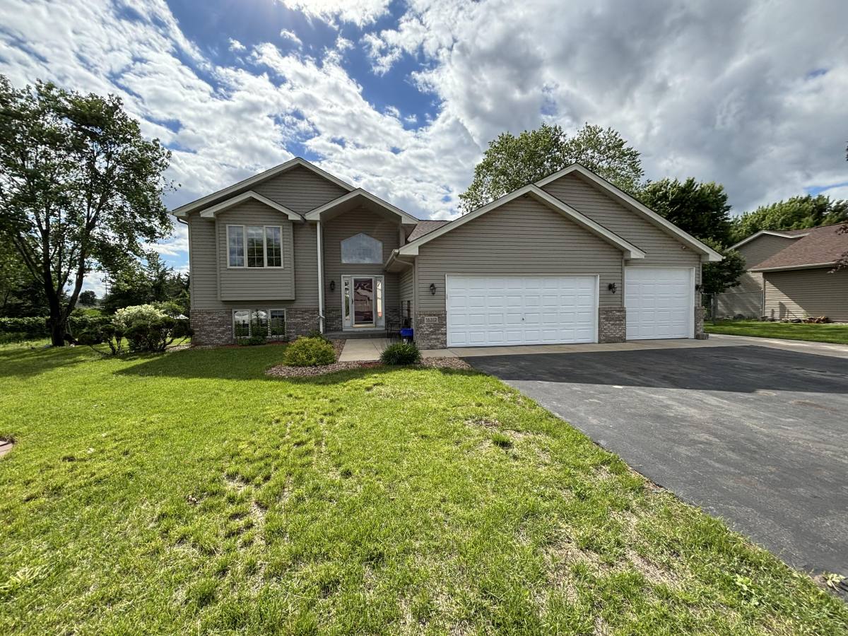 House for rent at 15312 Linnet St NW, Andover, MN 55304