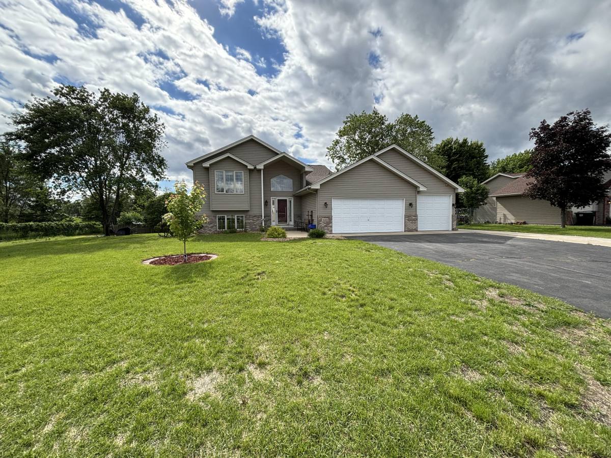 House for rent at 15312 Linnet St NW, Andover, MN 55304