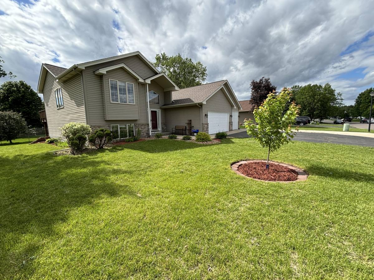 House for rent at 15312 Linnet St NW, Andover, MN 55304