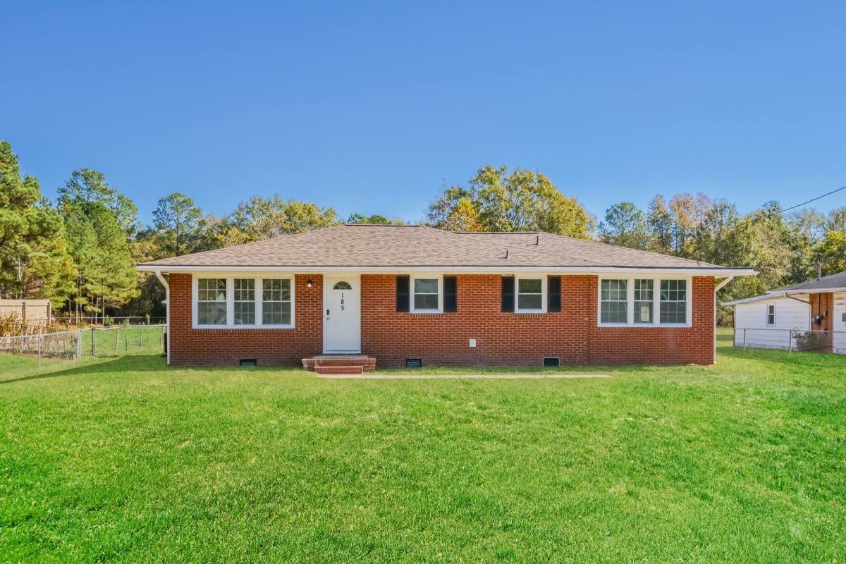 House for rent at 184 Sandclay Dr, Spring Lake, NC 28390