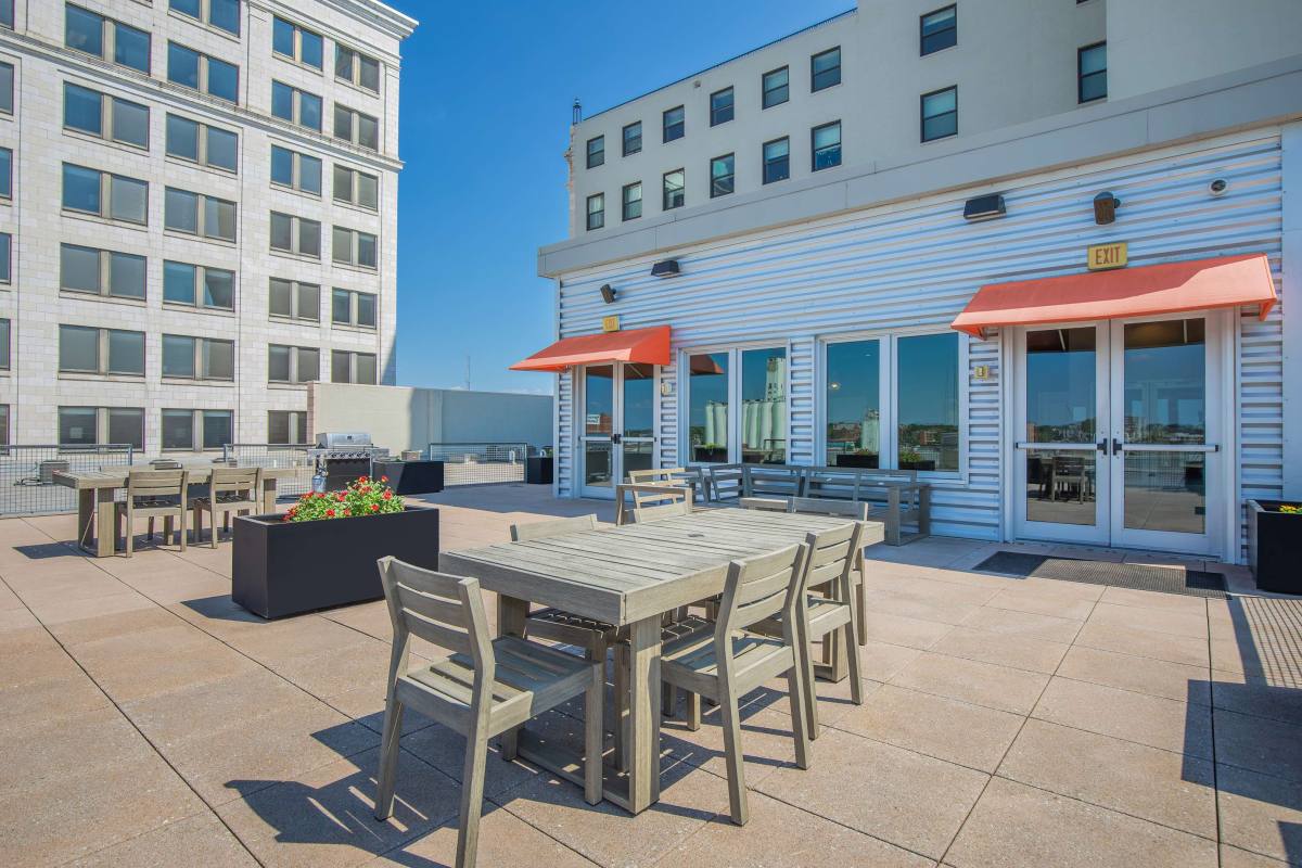 Apartment for rent at Heer's Luxury Living, 138 Park Central Square, Springfield, MO 65806