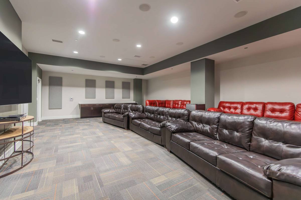 Apartment for rent at Heer's Luxury Living, 138 Park Central Square, Springfield, MO 65806