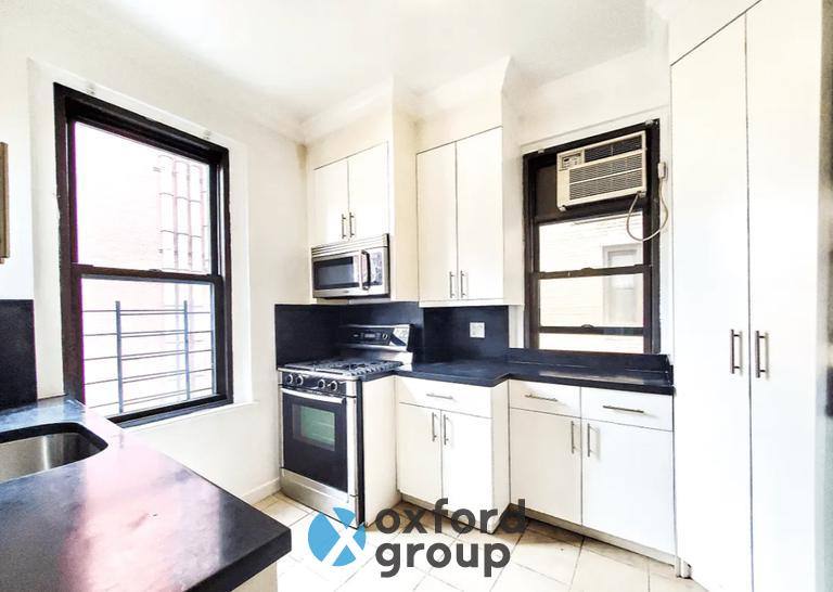 Apartment for rent at 290 E 75th St #10G, New York, NY 10021