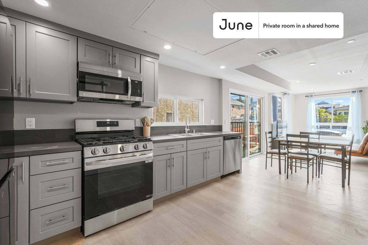 Apartment for rent at 327 N Chicago, Los Angeles, CA 90033