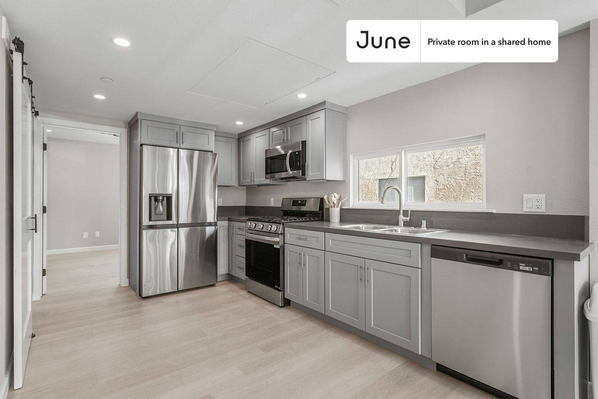 Apartment for rent at 327 N Chicago, Los Angeles, CA 90033