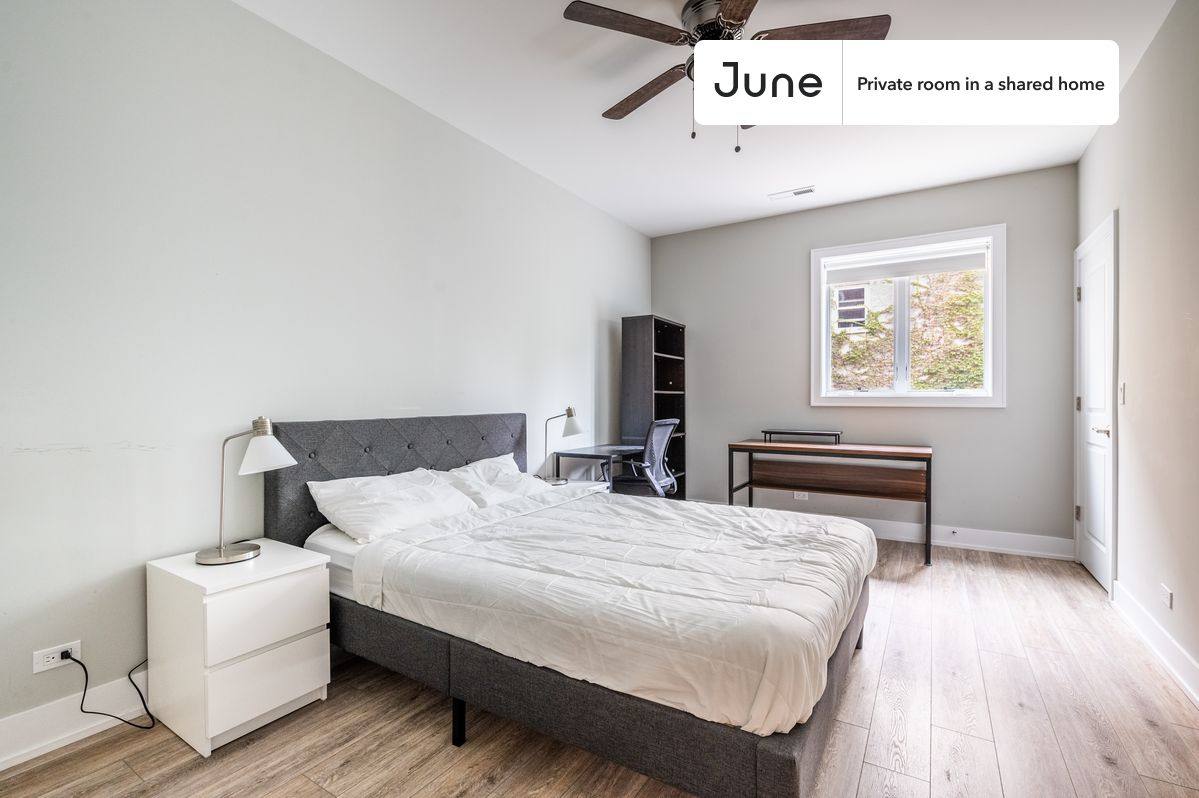 Apartment for rent at 1119 S Loomis St #A, Chicago, IL 60607