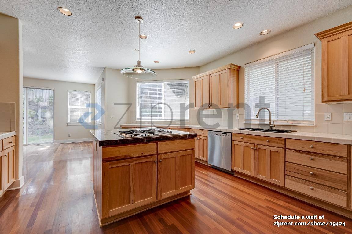 House for rent at 10942 SW Koller St, Tualatin, OR 97062