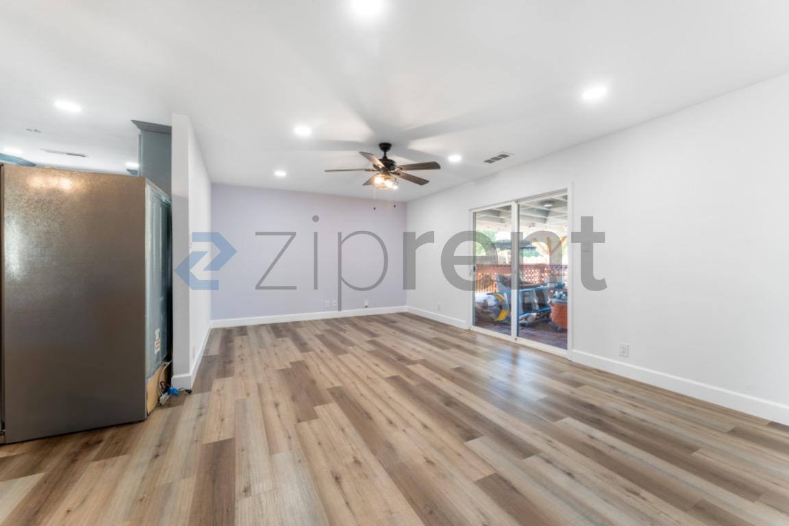 House for rent at 914 Valencia Dr, Los Banos, CA 93635