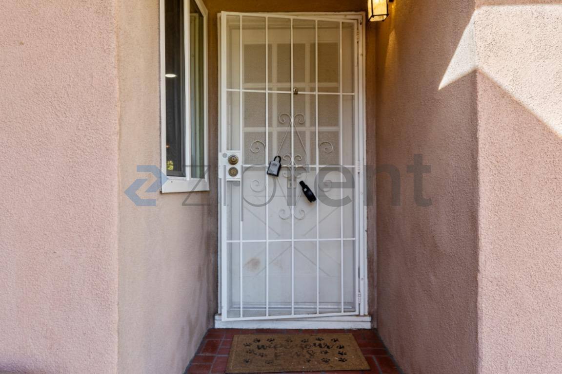 House for rent at 914 Valencia Dr, Los Banos, CA 93635