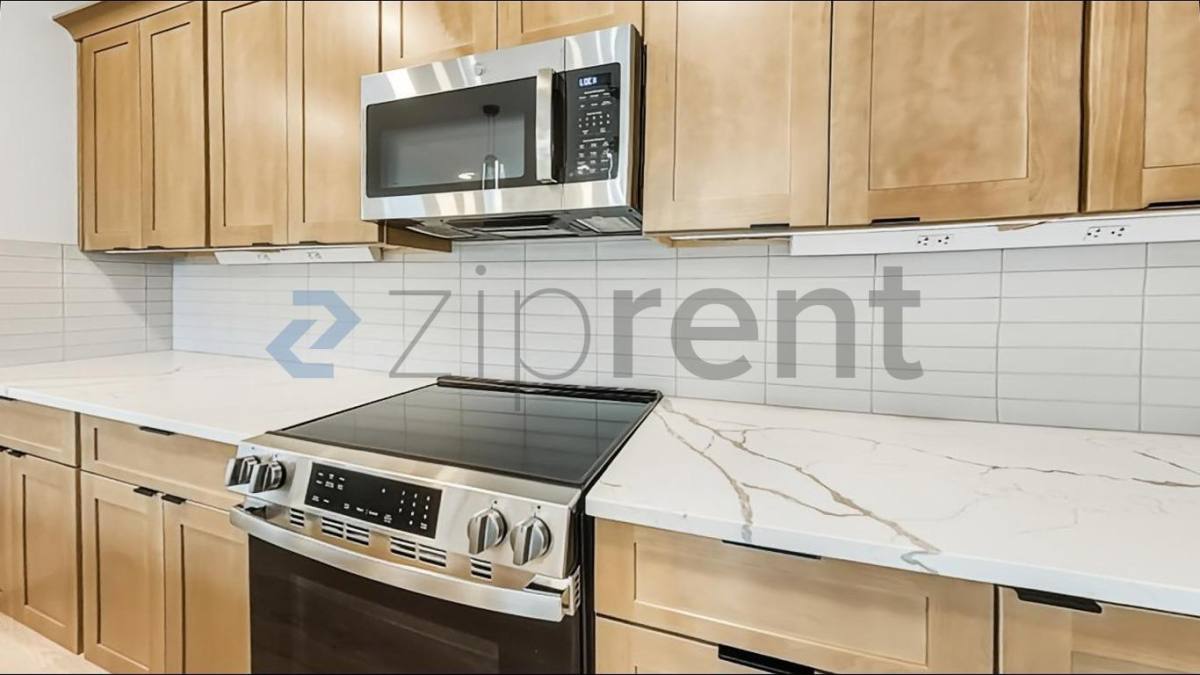 House for rent at 10831 104th Ave NE, Kirkland, WA 98033