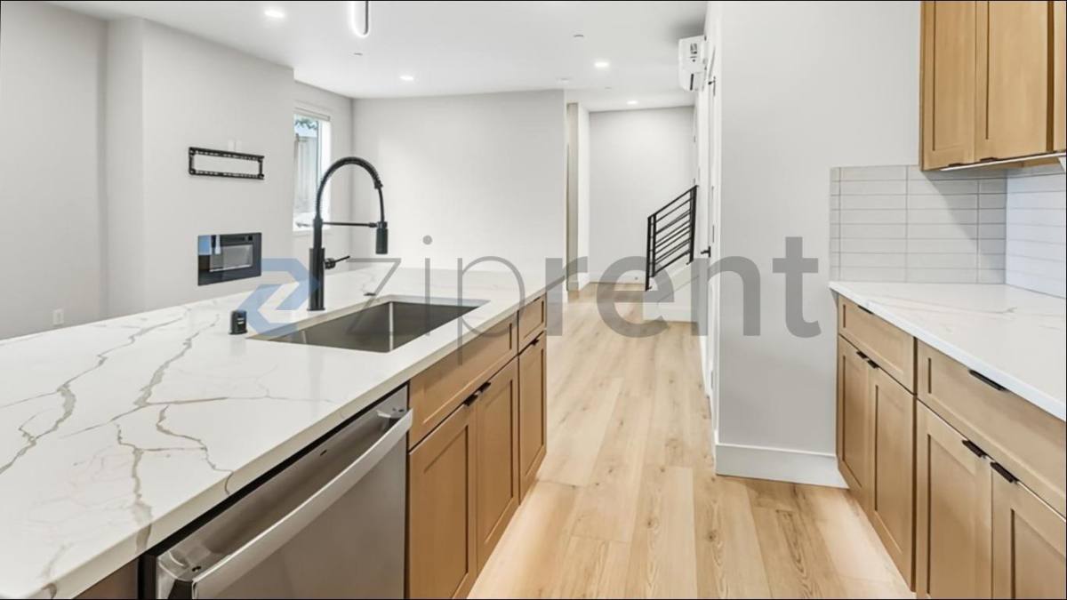 House for rent at 10831 104th Ave NE, Kirkland, WA 98033