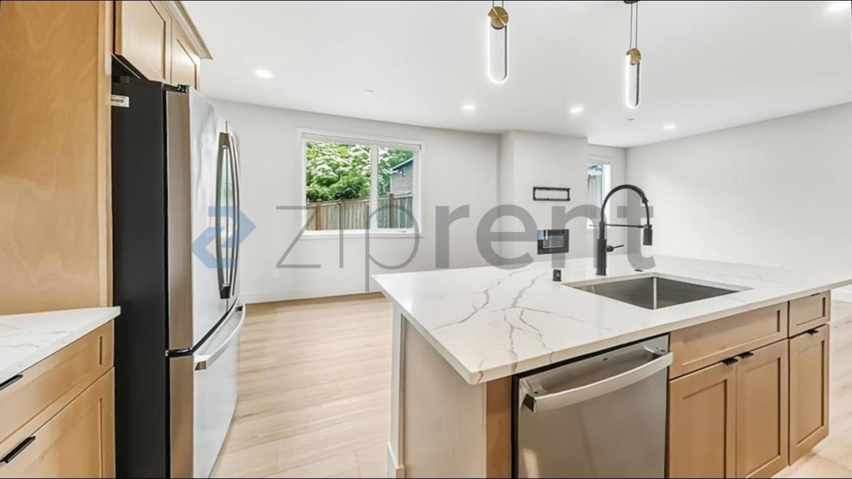 House for rent at 10831 104th Ave NE, Kirkland, WA 98033