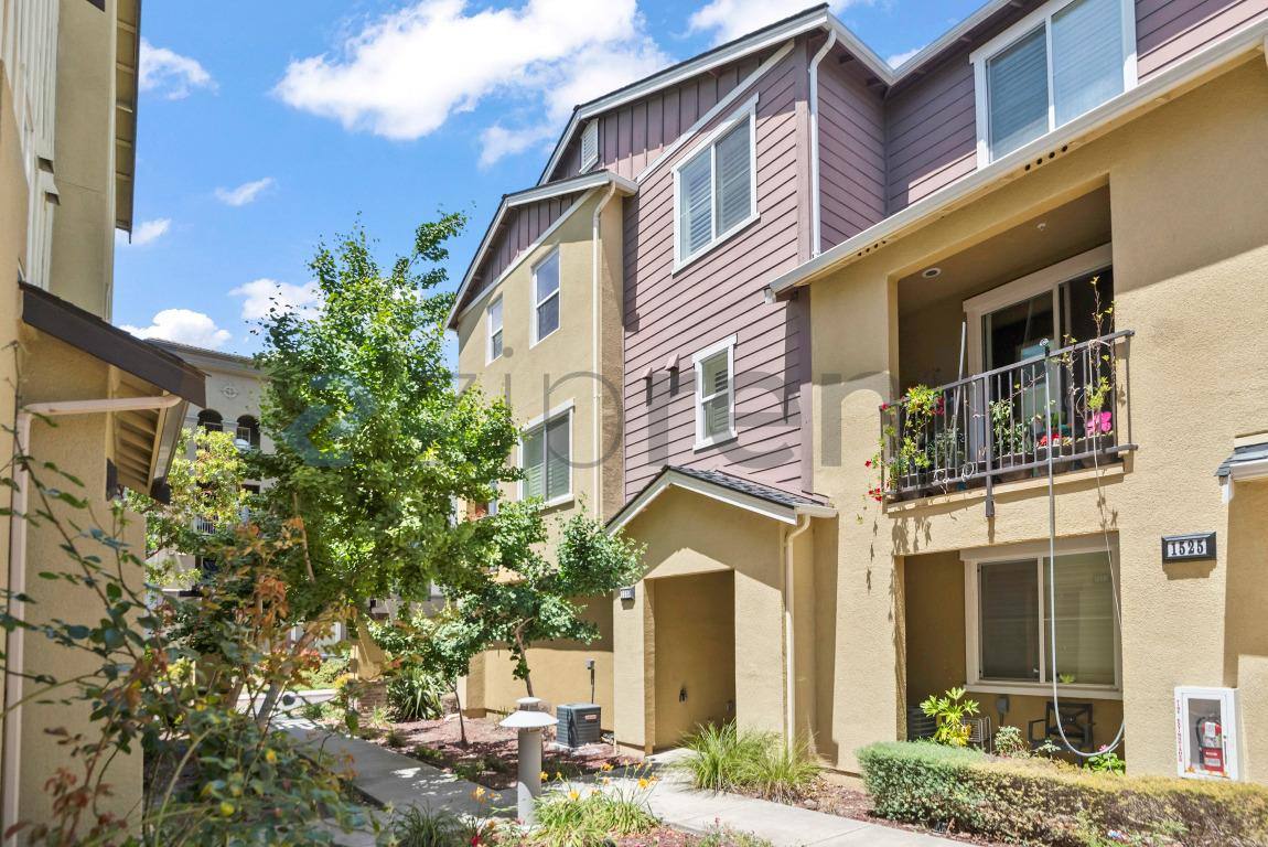 Townhouse for rent at 1529 Coyote Creek Way, Milpitas, CA 95035