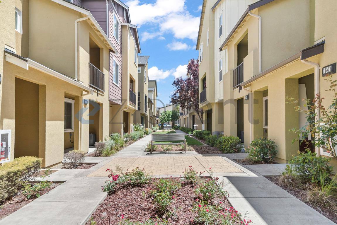 Townhouse for rent at 1529 Coyote Creek Way, Milpitas, CA 95035