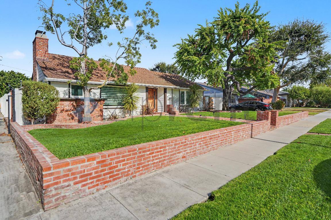 House for rent at 4390 Cerritos Ave, Long Beach, CA 90807
