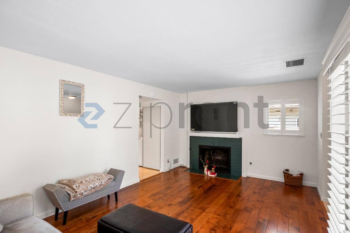 Townhouse for rent at 1904 Pomar Way, Walnut Creek, CA 94598