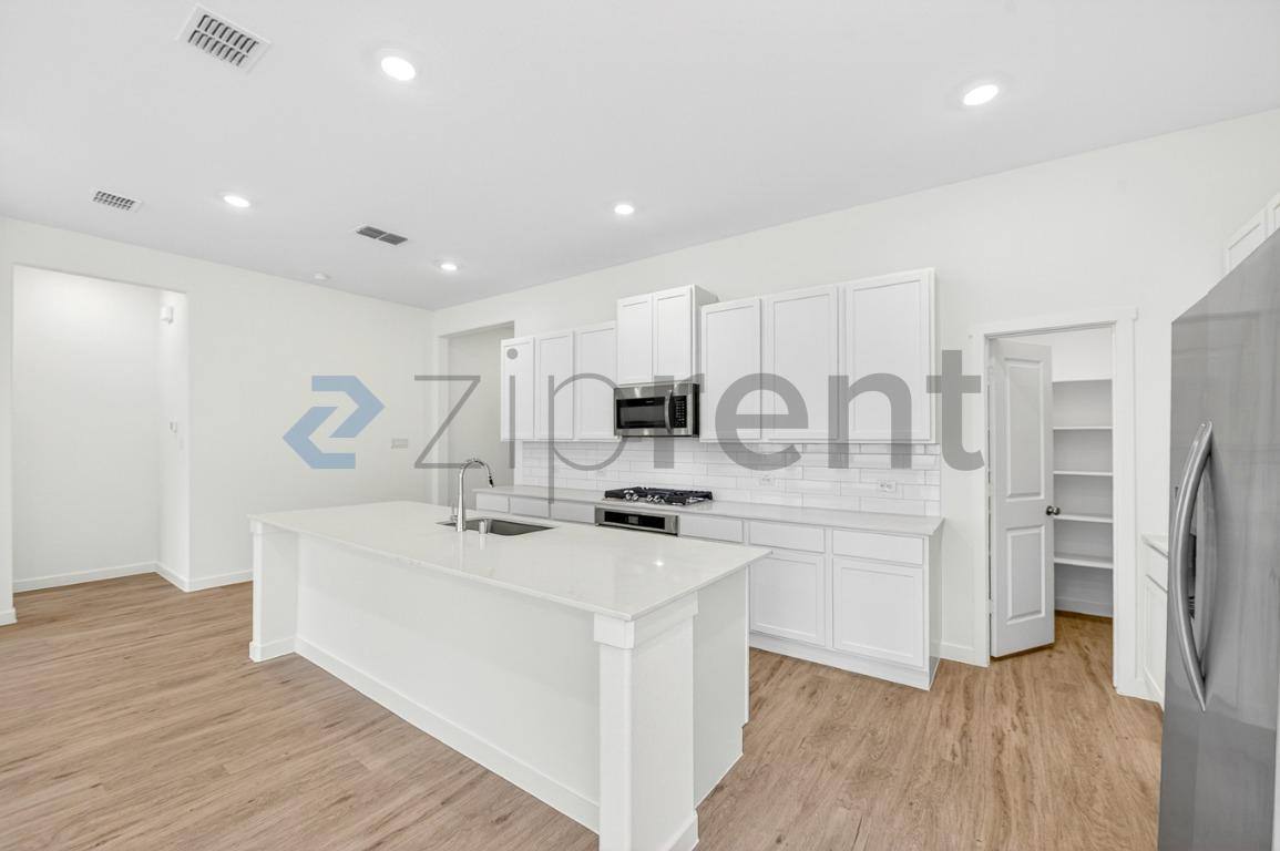 House for rent at 724 Demelza Dr, McKinney, TX 75069